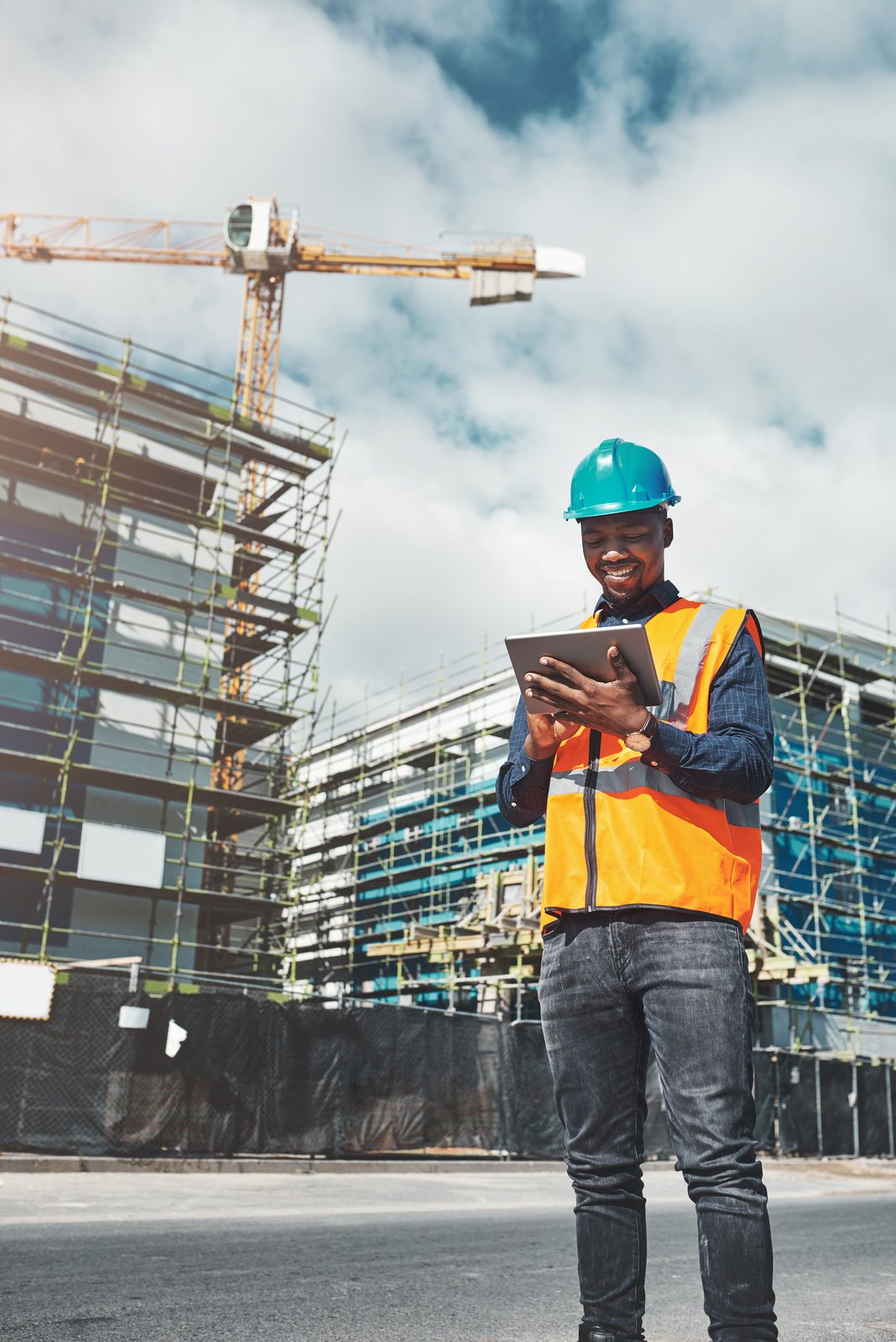 HADRY1 CC engineer using wireless technology on site